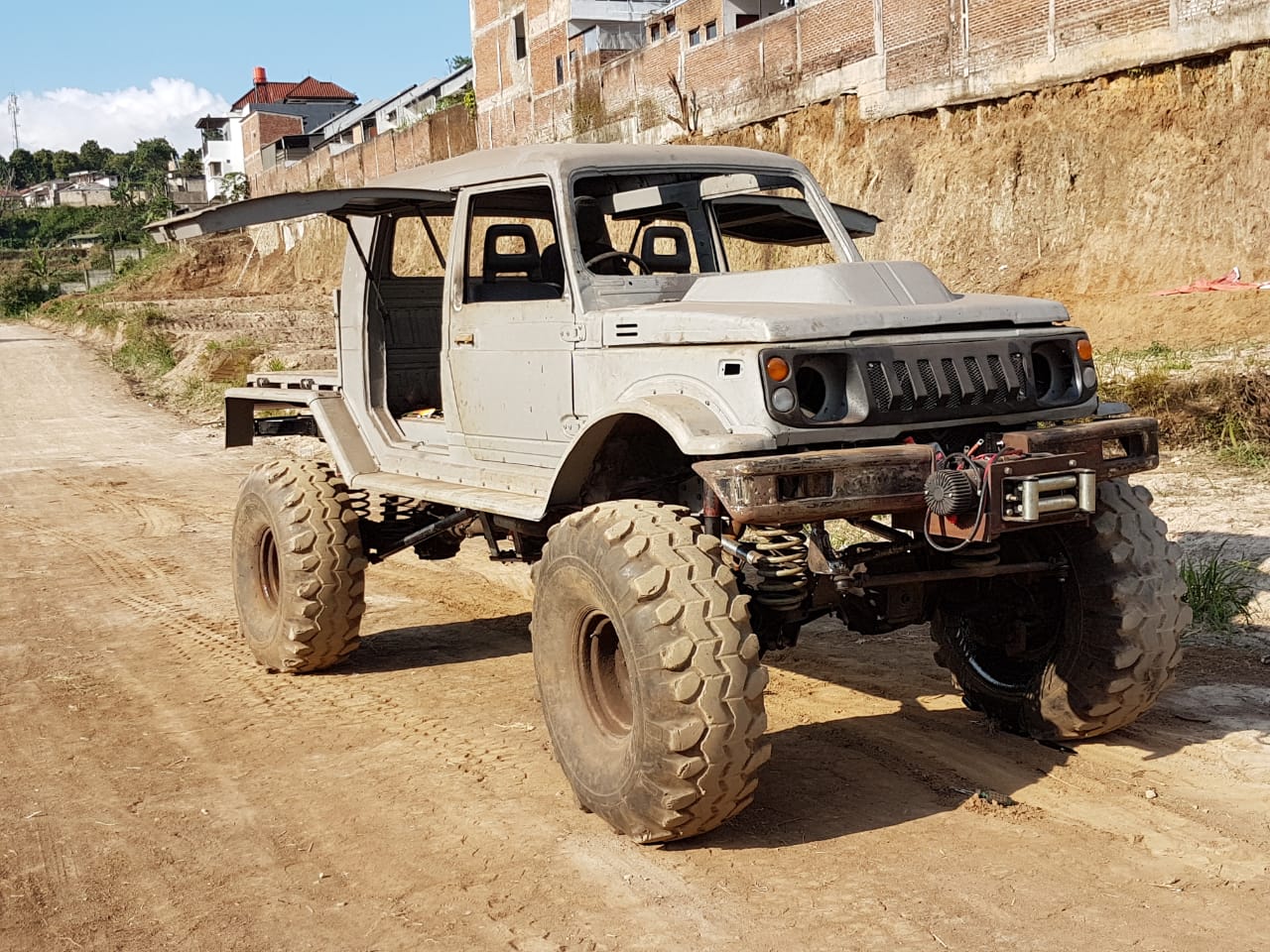 Modifikasi Suzuki Jimny Santana Long – 4×4 Off Road Indonesia